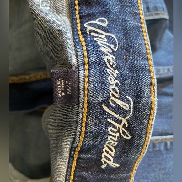 Universal Thread ~ Distressed Jeans ~ Size 22W ~ Universal Thread! - Picture 9 of 11
